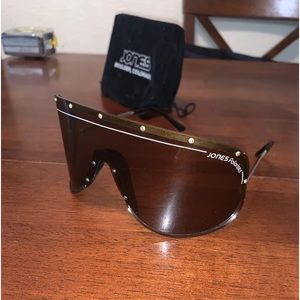 Vintage Jones Cycling  shield yoko ono Sunglasses in good shape..